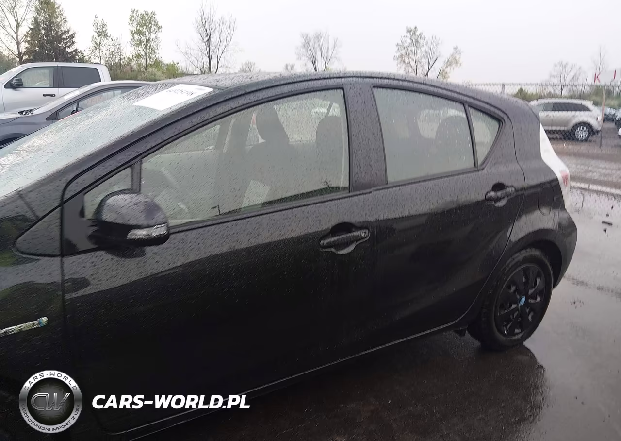 2013 Toyota Prius C Two VIN:JTDKDTB38D1532151 - 14