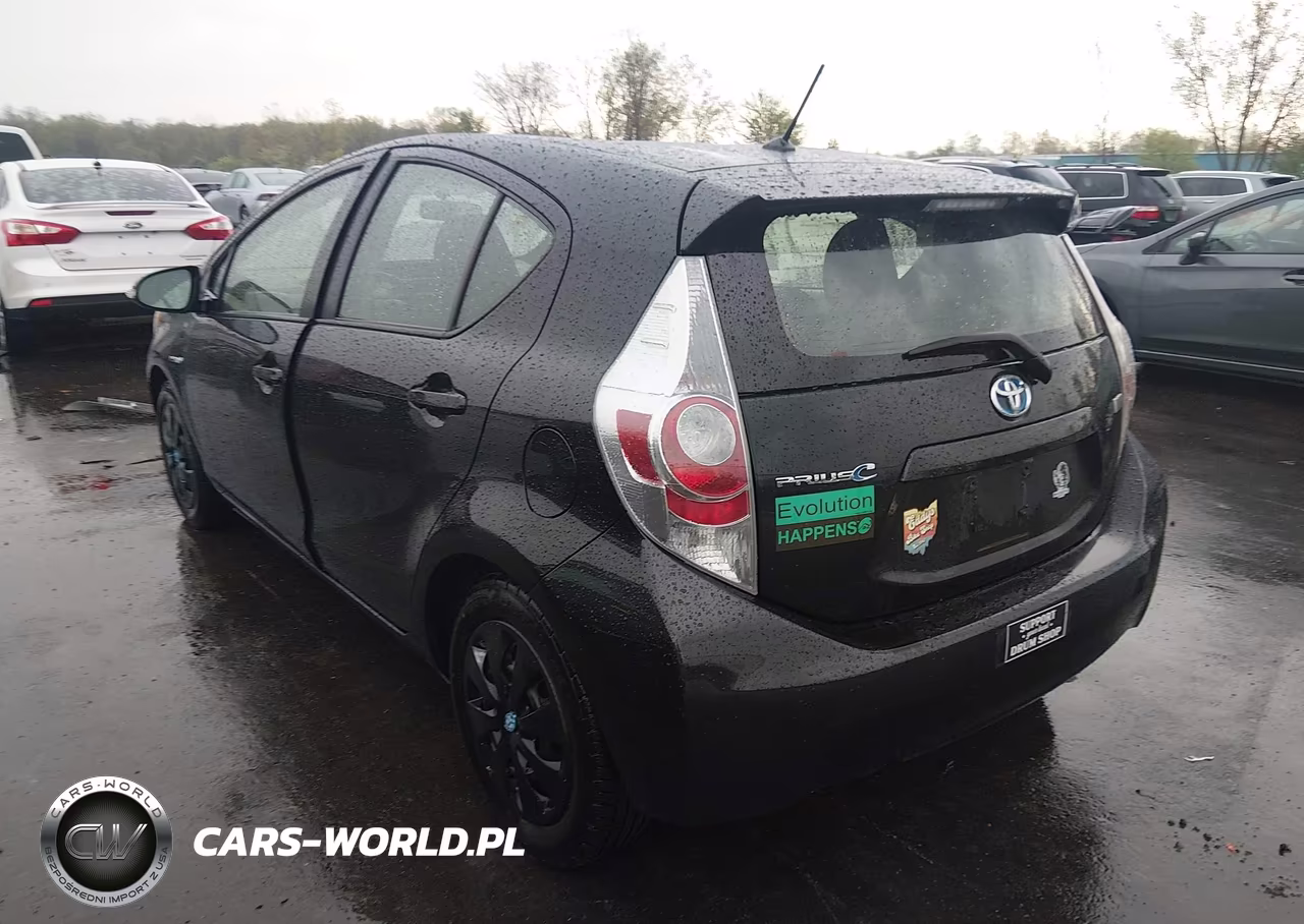 2013 Toyota Prius C Two VIN:JTDKDTB38D1532151 - 3