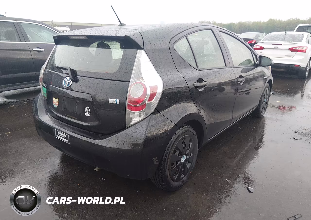 2013 Toyota Prius C Two VIN:JTDKDTB38D1532151 - 4