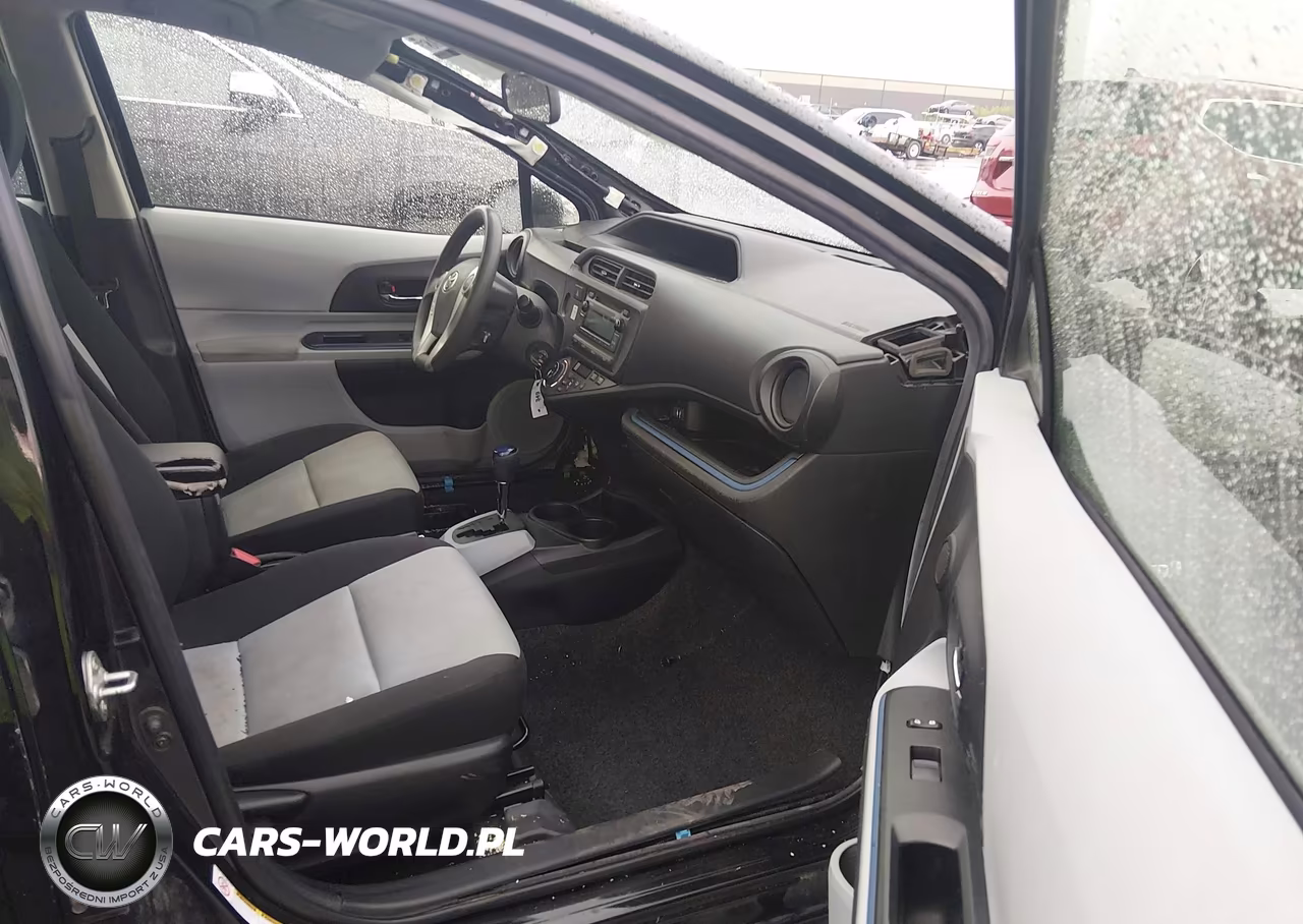 2013 Toyota Prius C Two VIN:JTDKDTB38D1532151 - 5