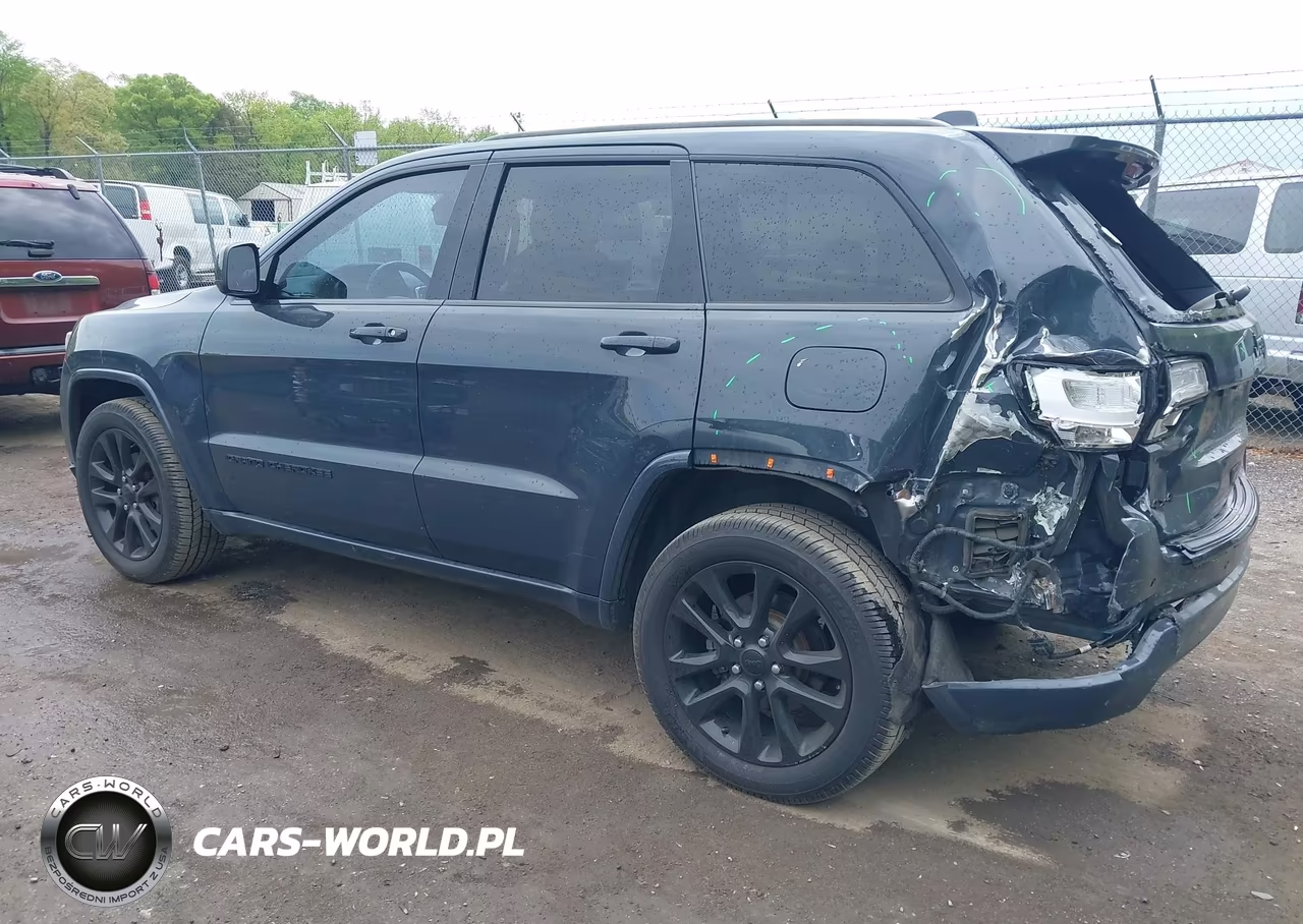 2018 Jeep Grand Cherokee Altitude 4X4 VIN:1C4RJFAG0JC332636 - 3