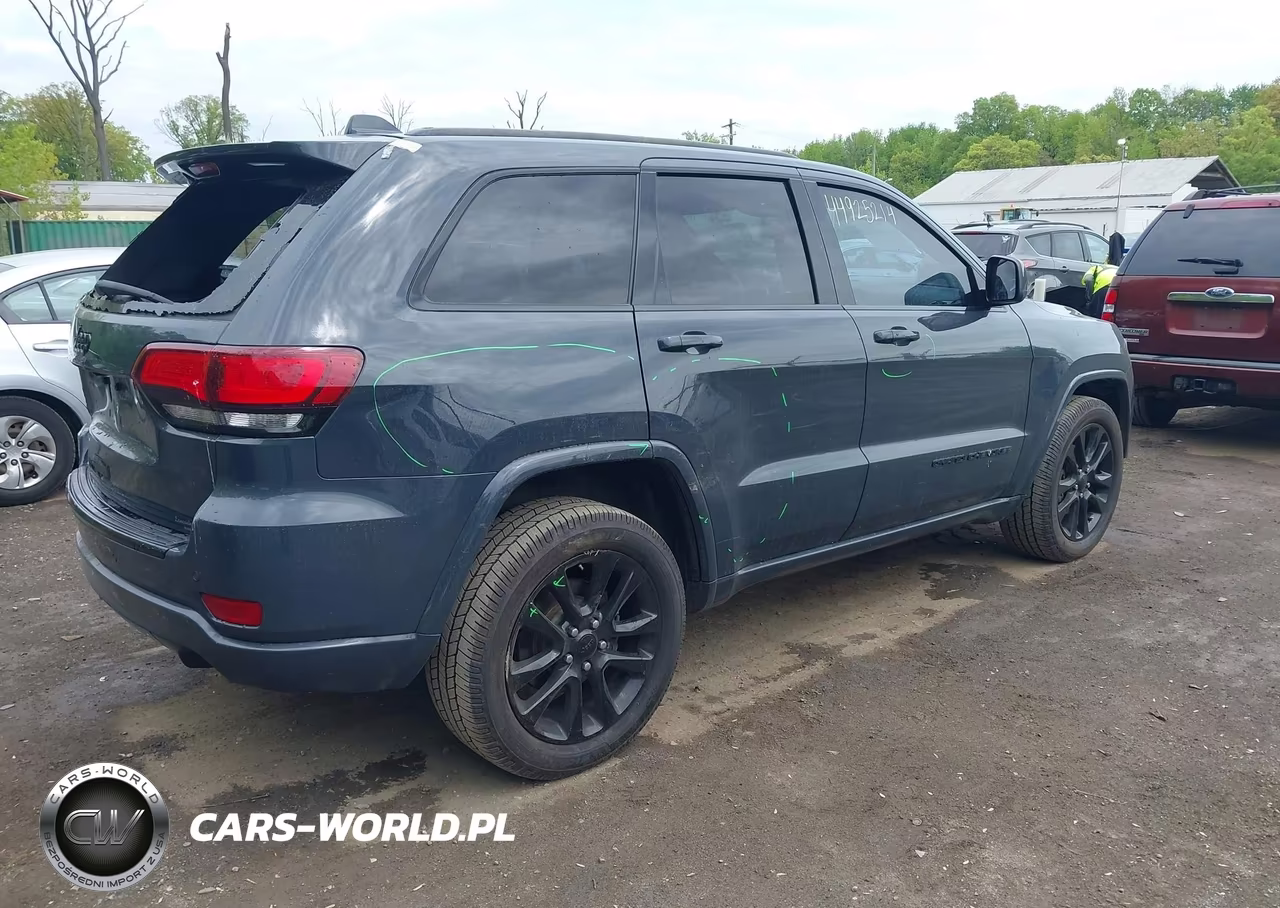 2018 Jeep Grand Cherokee Altitude 4X4 VIN:1C4RJFAG0JC332636 - 4