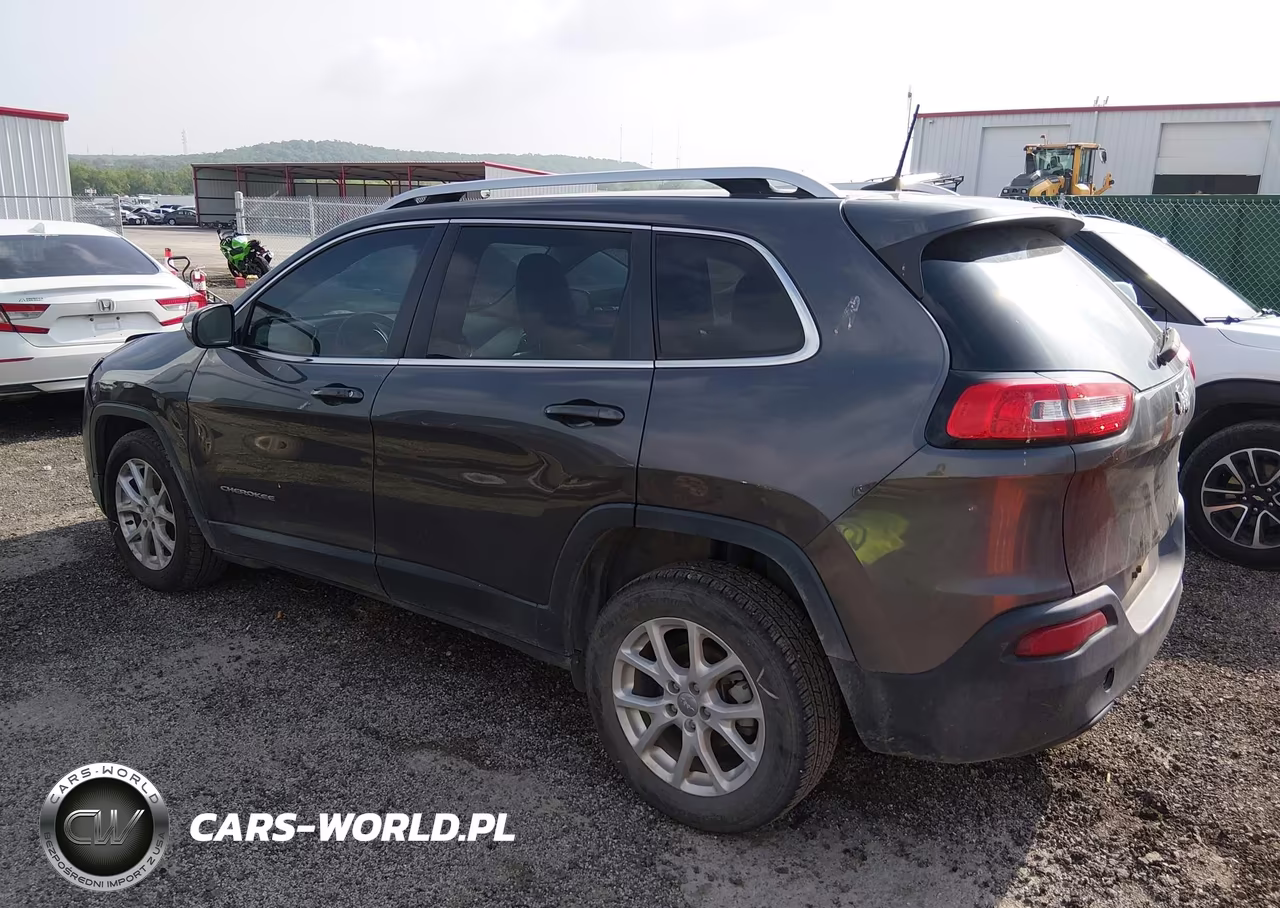 2018 Jeep Cherokee Latitude Plus Fwd VIN:1C4PJLLB3JD538048 - 3