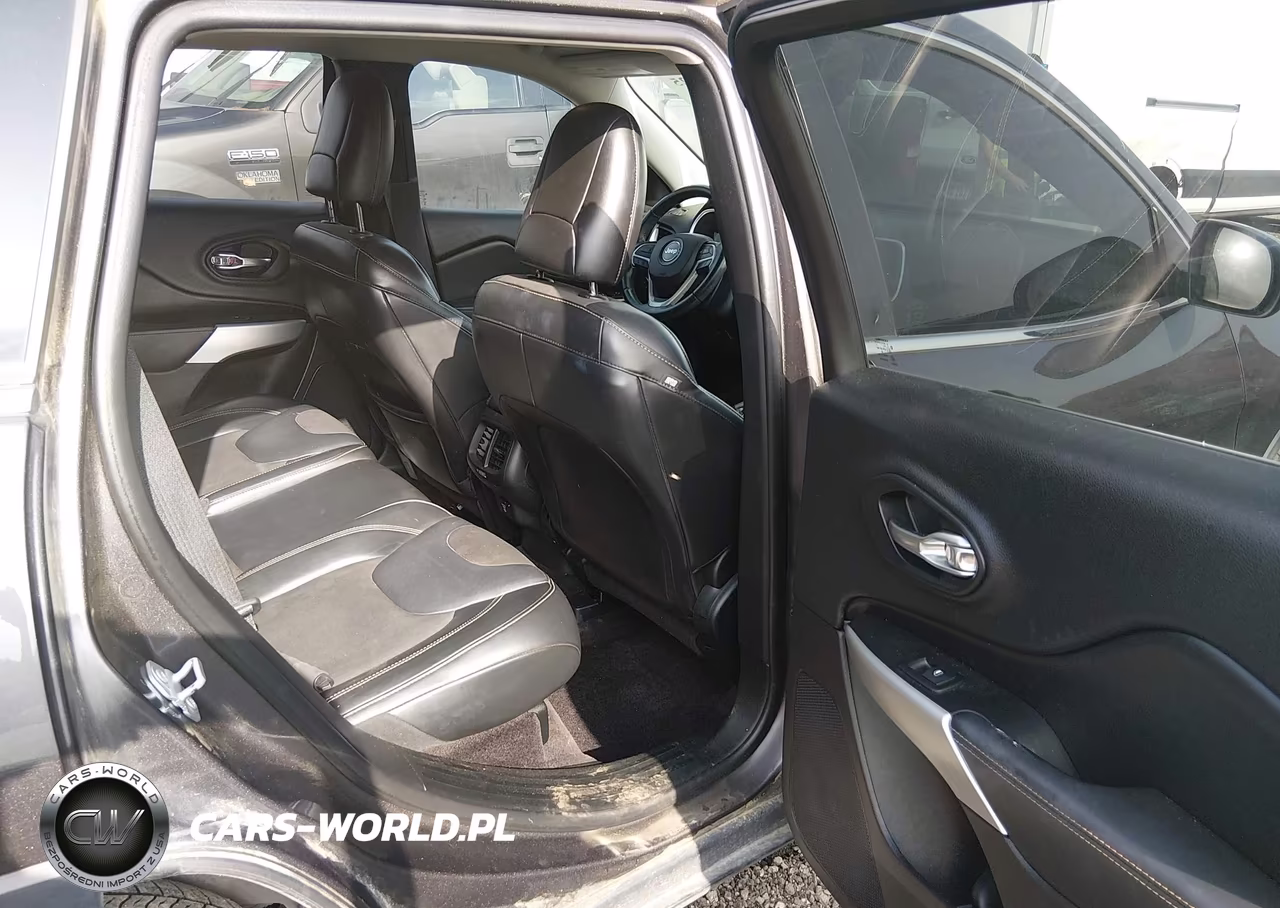 2018 Jeep Cherokee Latitude Plus Fwd VIN:1C4PJLLB3JD538048 - 8