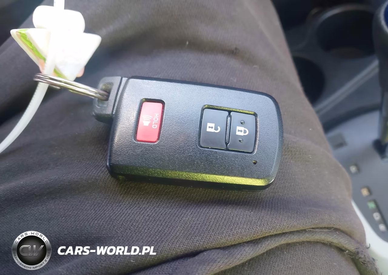 2013 Toyota Prius C Three VIN:JTDKDTB37D1058919 - 11