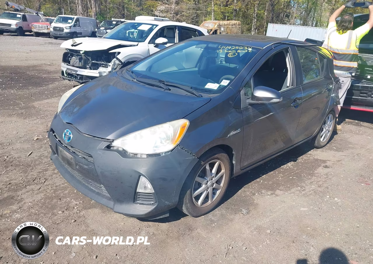 2013 Toyota Prius C Three VIN:JTDKDTB37D1058919 - 2
