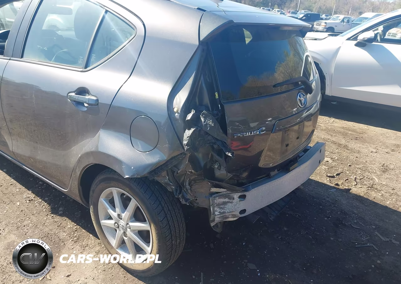 2013 Toyota Prius C Three VIN:JTDKDTB37D1058919 - 6