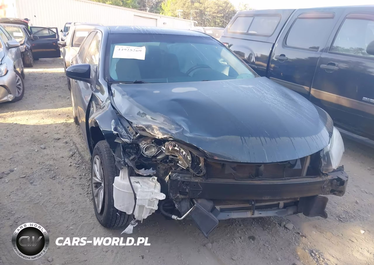 2015 Toyota Camry Le – zdjęcie 1 z 16