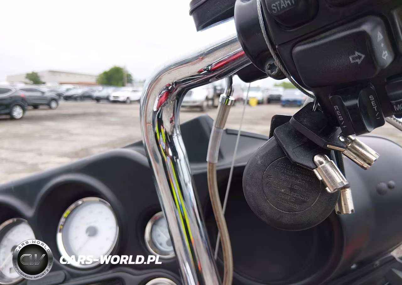 2012 Harley-Davidson Flhx Street Glide VIN:1HD1KBM17CB628819 - 11