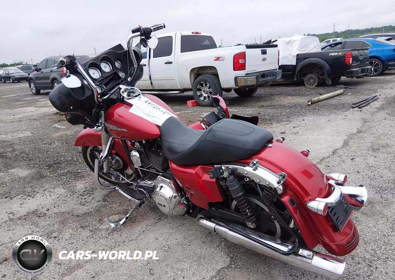 2012 Harley-Davidson Flhx Street Glide VIN:1HD1KBM17CB628819 - 3
