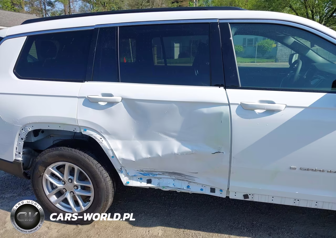2025 Jeep Grand Cherokee L Laredo X 4X4 VIN:1C4RJKAGXS8692056 - 6