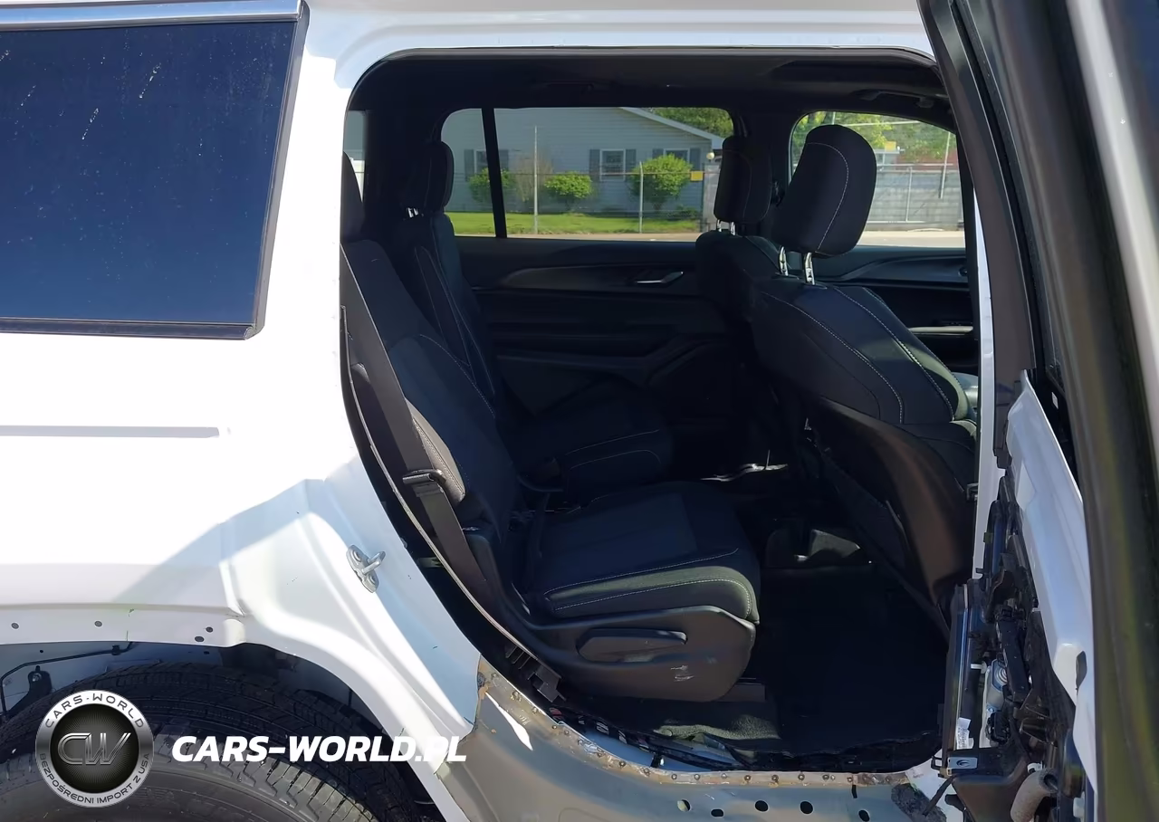2025 Jeep Grand Cherokee L Laredo X 4X4 VIN:1C4RJKAGXS8692056 - 8