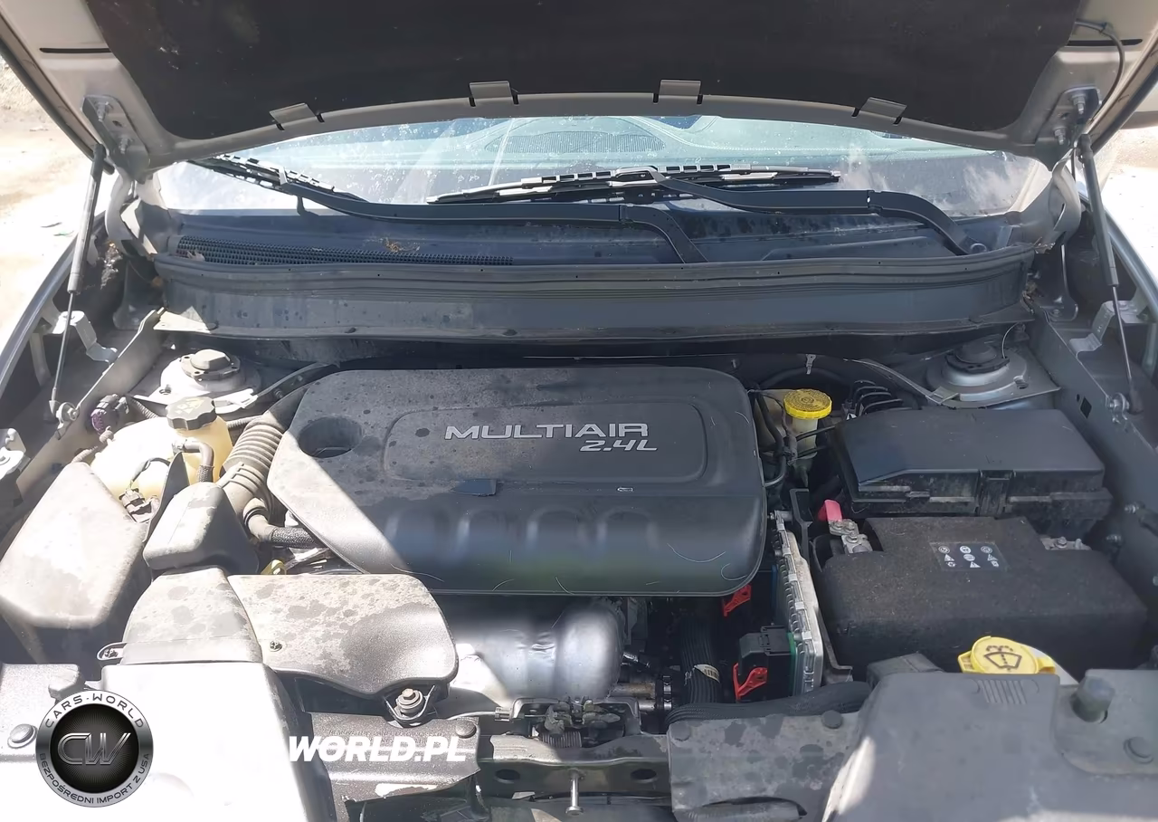 2015 Jeep Cherokee Latitude VIN:1C4PJLCB1FW518408 - 10