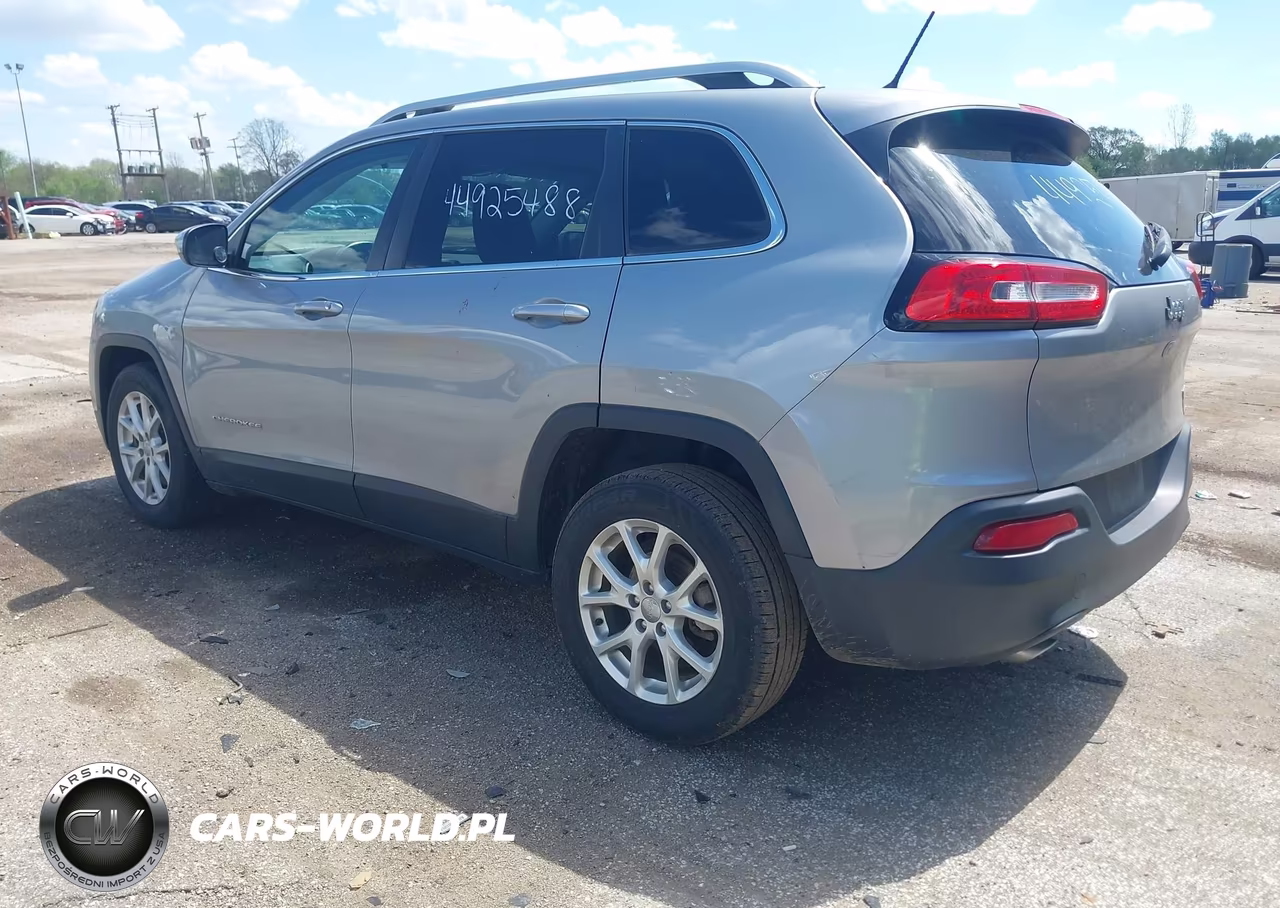 2015 Jeep Cherokee Latitude VIN:1C4PJLCB1FW518408 - 3