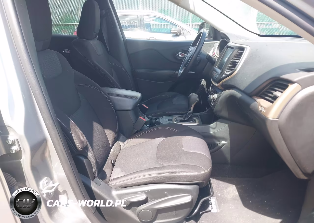 2015 Jeep Cherokee Latitude VIN:1C4PJLCB1FW518408 - 5