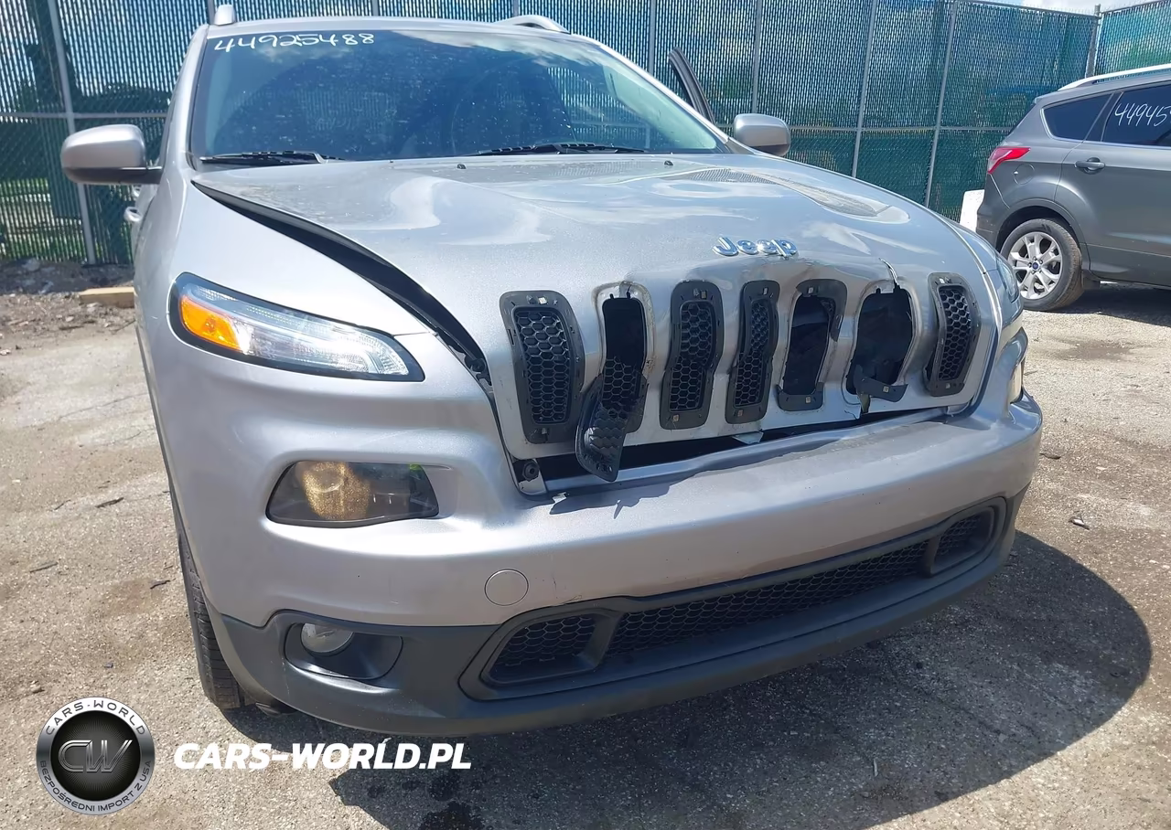 2015 Jeep Cherokee Latitude VIN:1C4PJLCB1FW518408 - 6