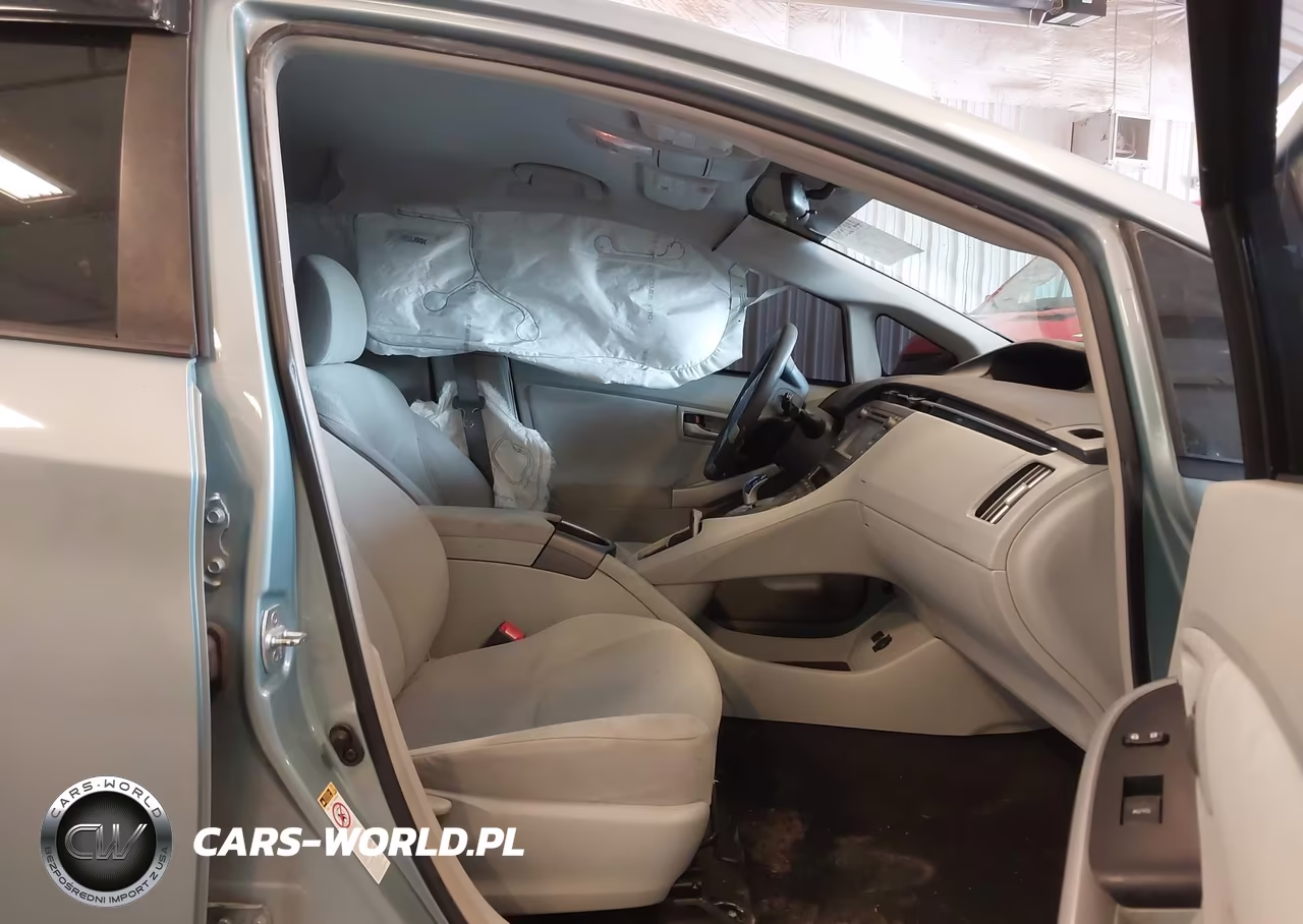 2013 Toyota Prius Two VIN:JTDKN3DU1D5676135 - 5