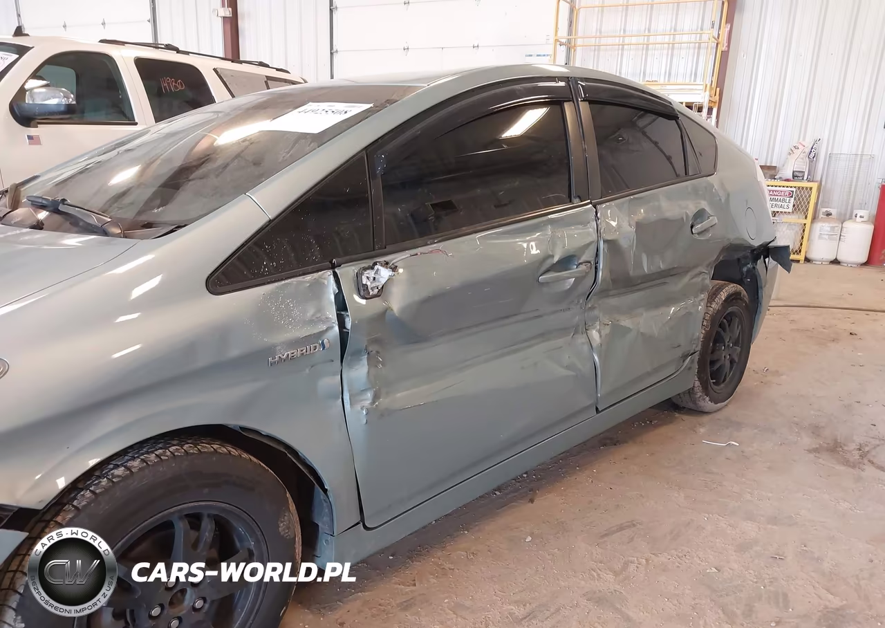 2013 Toyota Prius Two VIN:JTDKN3DU1D5676135 - 6