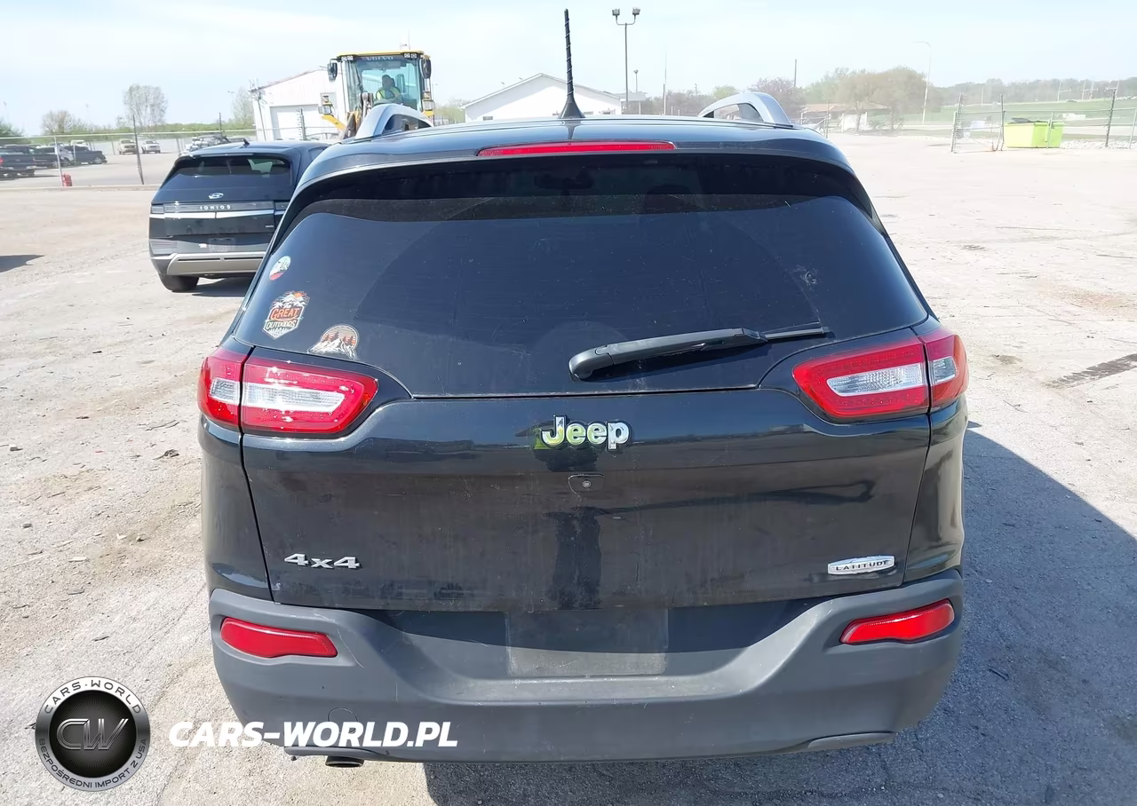 2016 Jeep Cherokee Latitude VIN:1C4PJMCB4GW372593 - 16