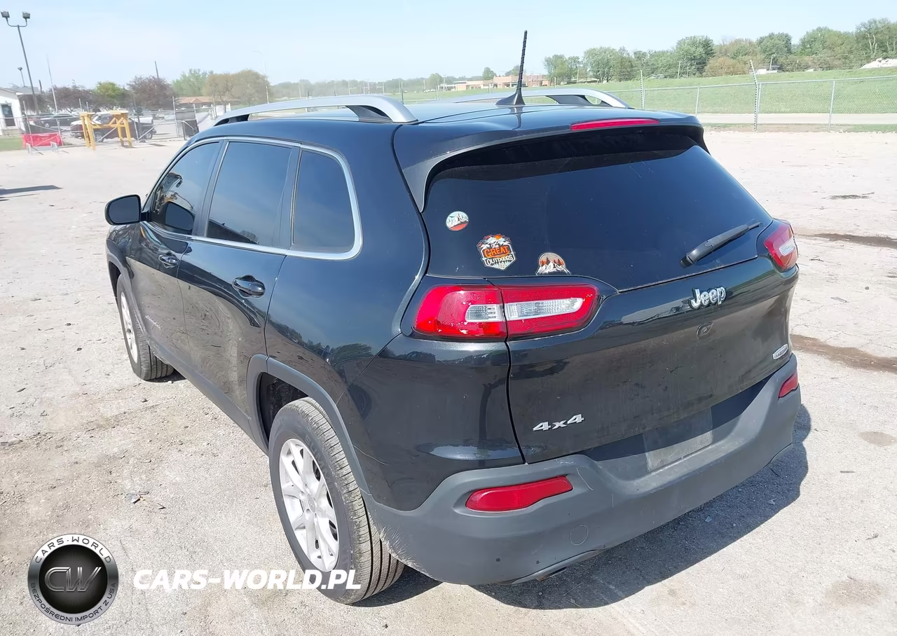 2016 Jeep Cherokee Latitude VIN:1C4PJMCB4GW372593 - 3