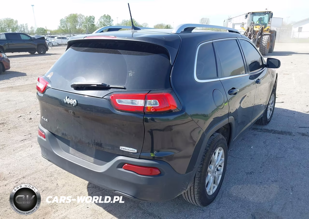 2016 Jeep Cherokee Latitude VIN:1C4PJMCB4GW372593 - 4