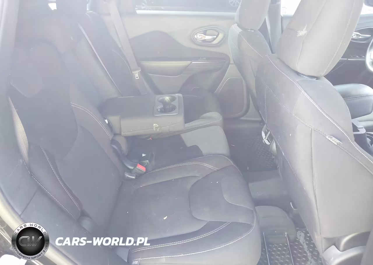 2016 Jeep Cherokee Latitude VIN:1C4PJMCB4GW372593 - 8