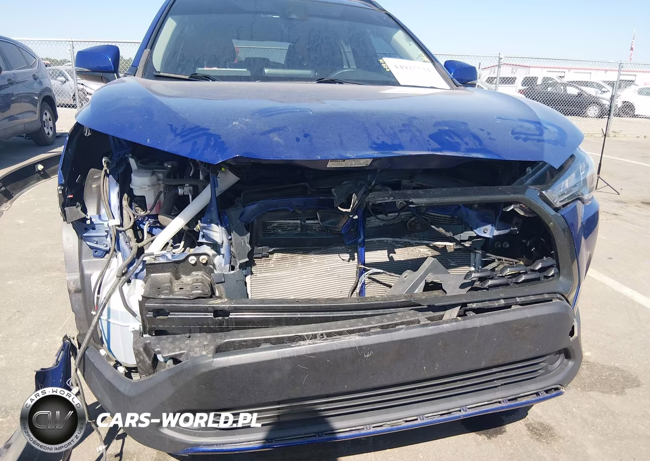 2022 Toyota Corolla Cross Le VIN:7MUBAABG7NV006958 - 12