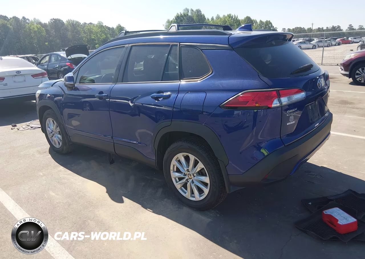 2022 Toyota Corolla Cross Le VIN:7MUBAABG7NV006958 - 3