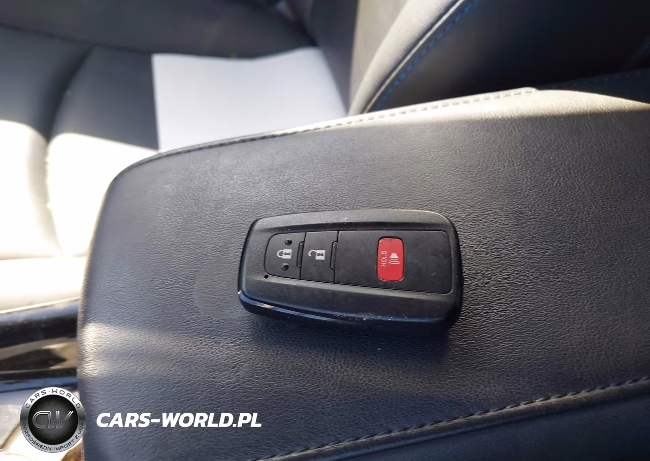2017 Toyota Prius Three Touring VIN:JTDKARFU4H3529076 - 11