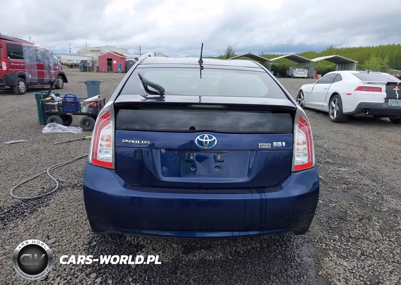 2015 Toyota Prius Two VIN:JTDKN3DU5F0436490 - 17