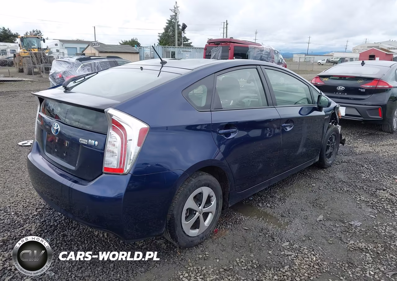 2015 Toyota Prius Two VIN:JTDKN3DU5F0436490 - 4
