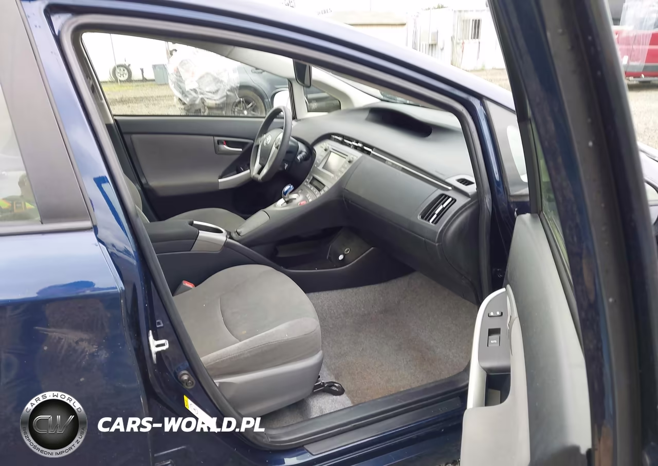 2015 Toyota Prius Two VIN:JTDKN3DU5F0436490 - 5