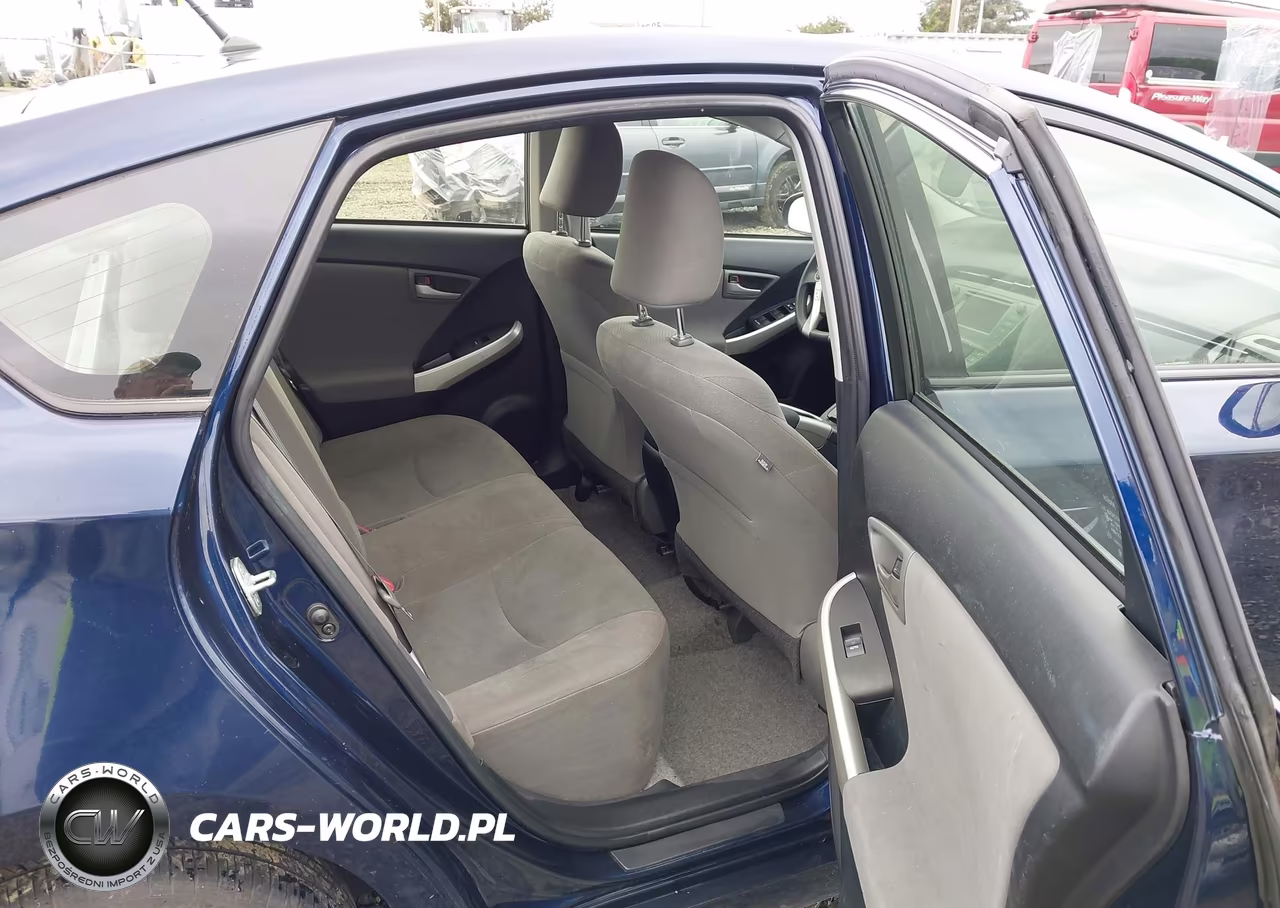 2015 Toyota Prius Two VIN:JTDKN3DU5F0436490 - 8