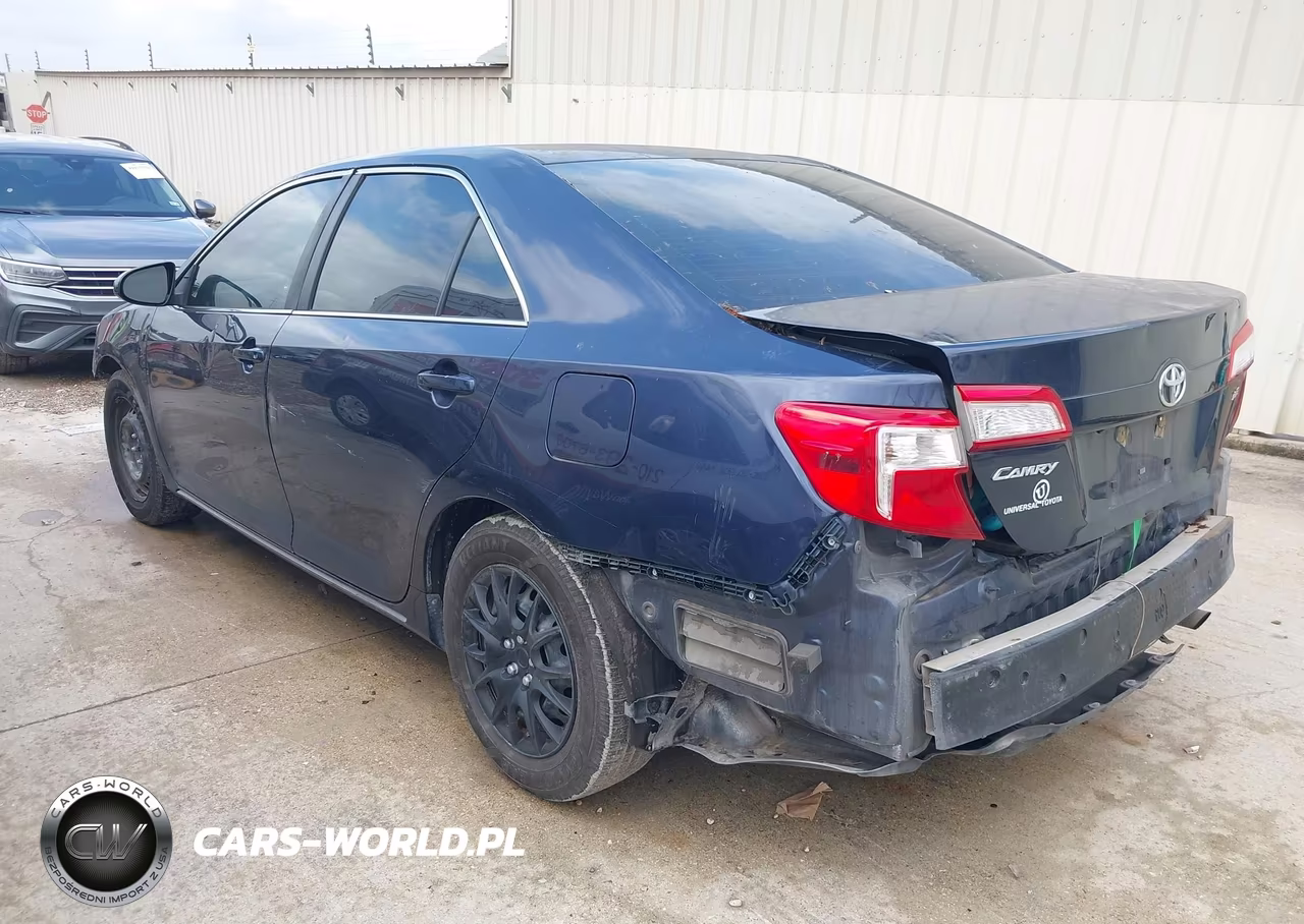 2014 Toyota Camry Le VIN:4T4BF1FK1ER386922 - 3