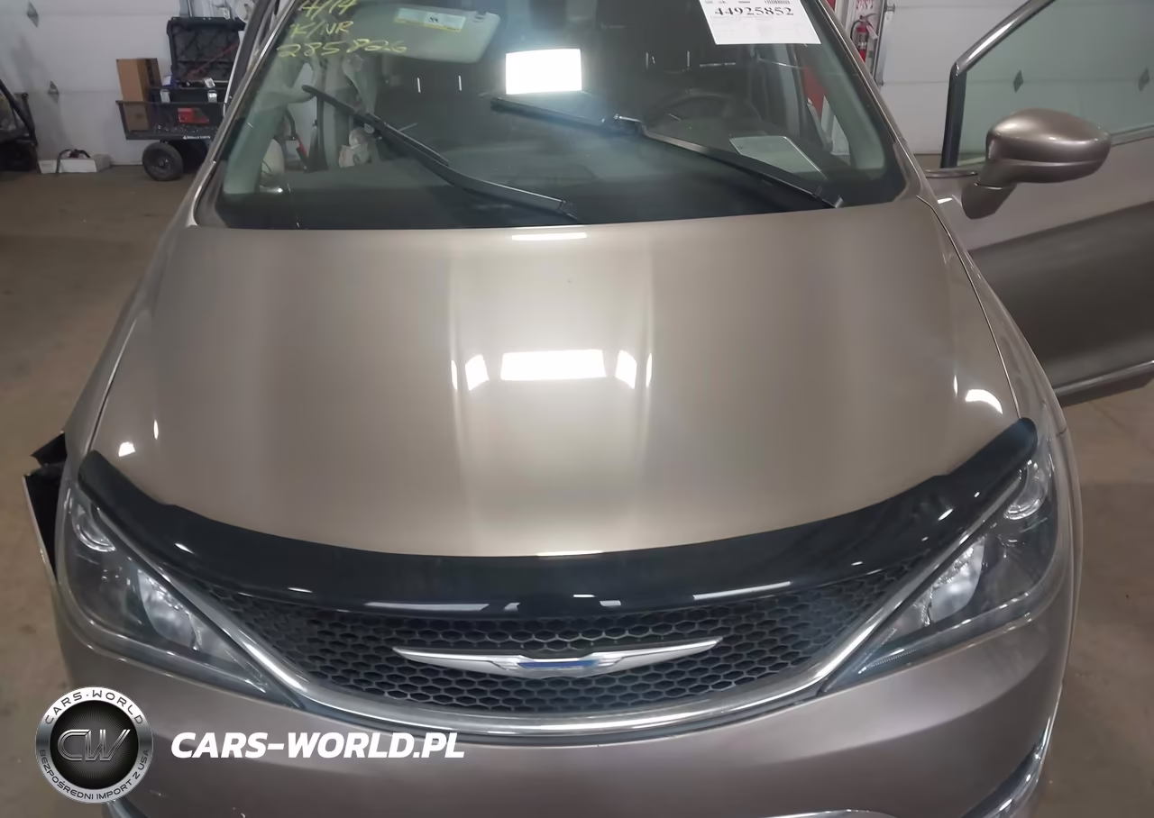 2018 Chrysler Pacifica Touring L Plus VIN:2C4RC1EG0JR270699 - 10