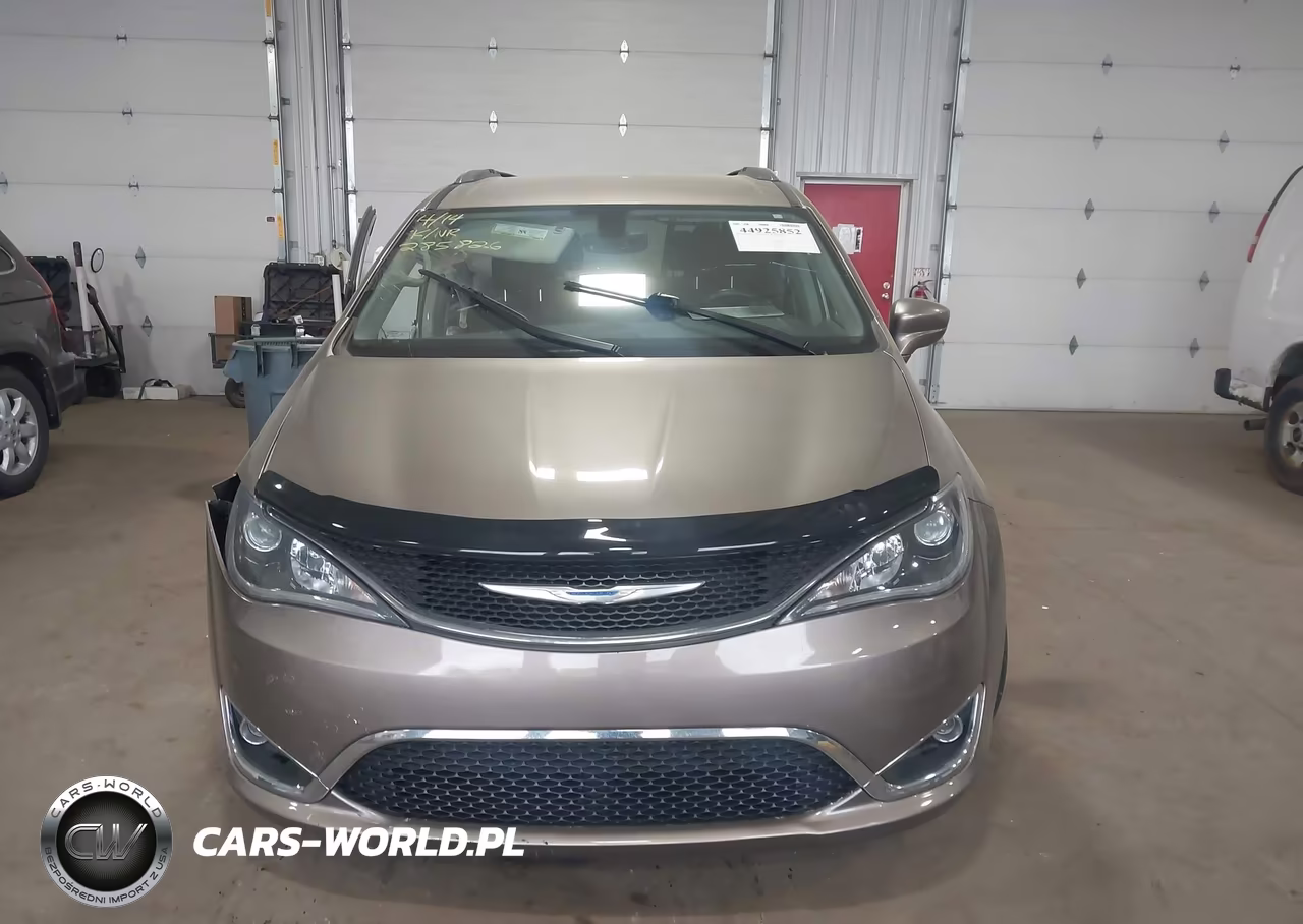 2018 Chrysler Pacifica Touring L Plus VIN:2C4RC1EG0JR270699 - 12