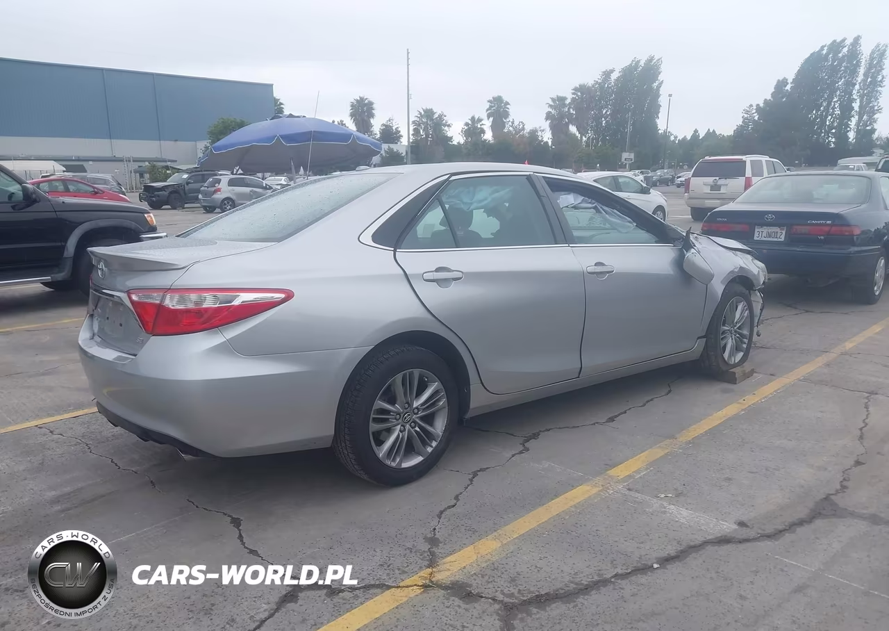 2017 Toyota Camry Se VIN:4T1BF1FK4HU345599 - 4