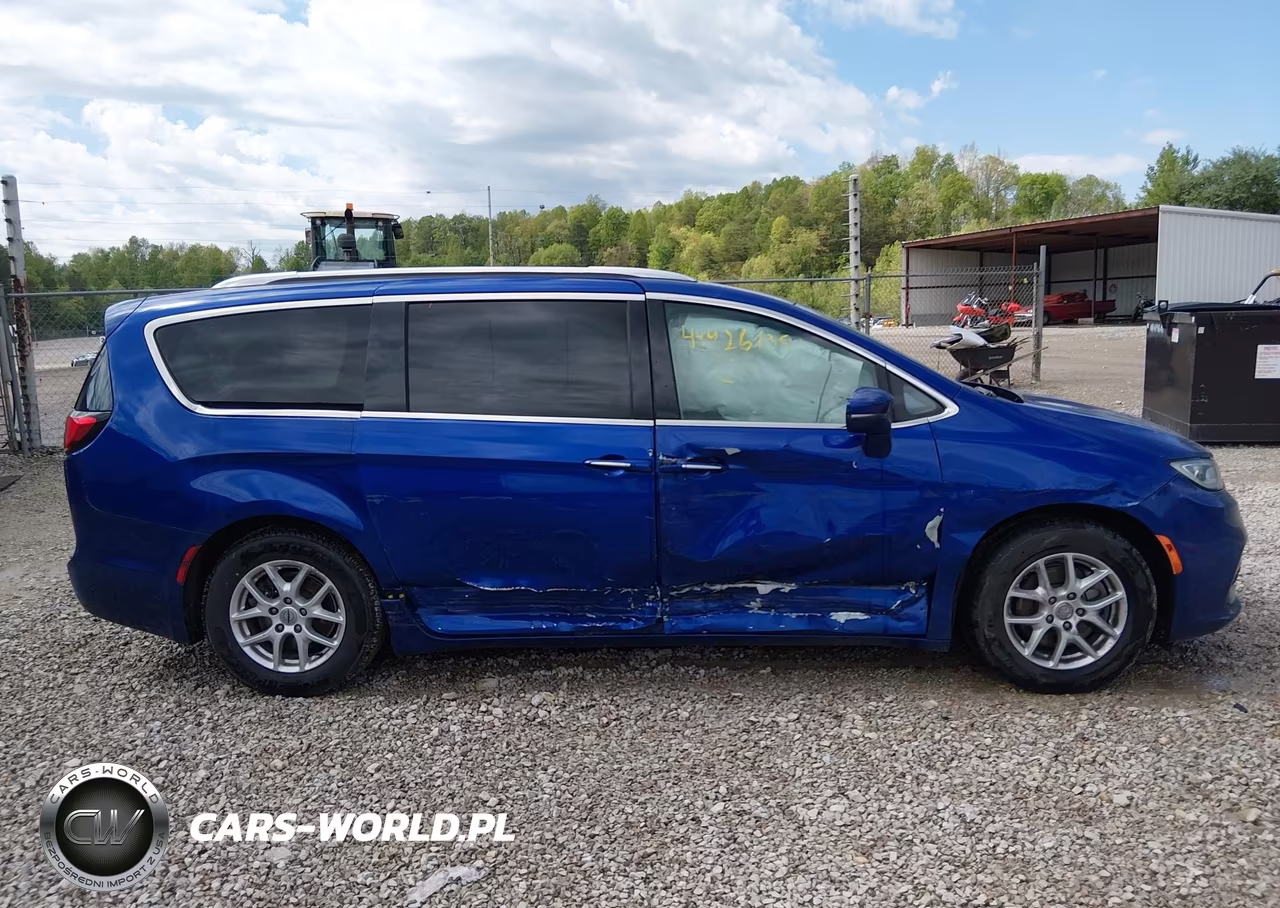 2021 Chrysler Pacifica Touring L VIN:2C4RC1BG0MR590940 - 13
