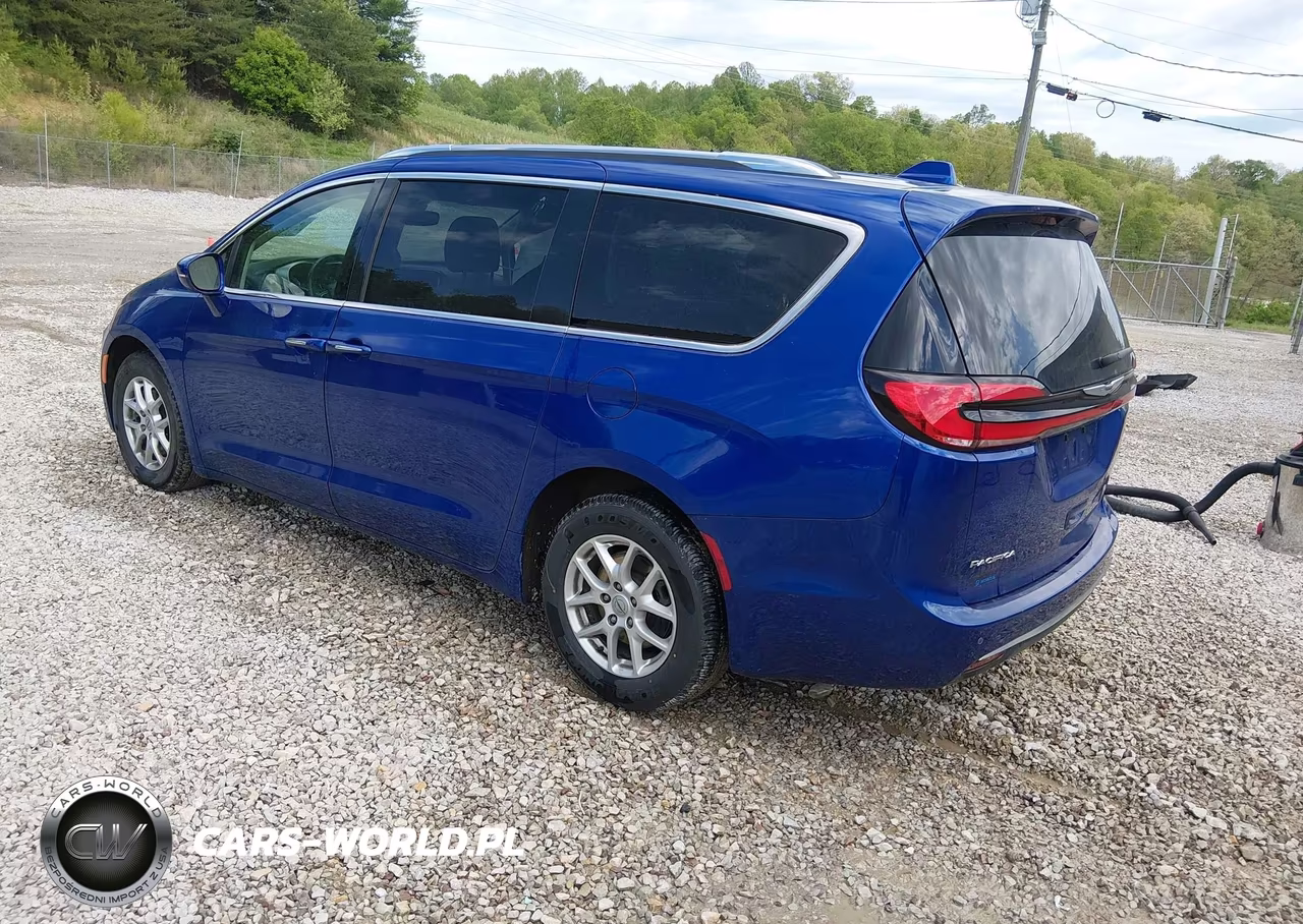 2021 Chrysler Pacifica Touring L VIN:2C4RC1BG0MR590940 - 3