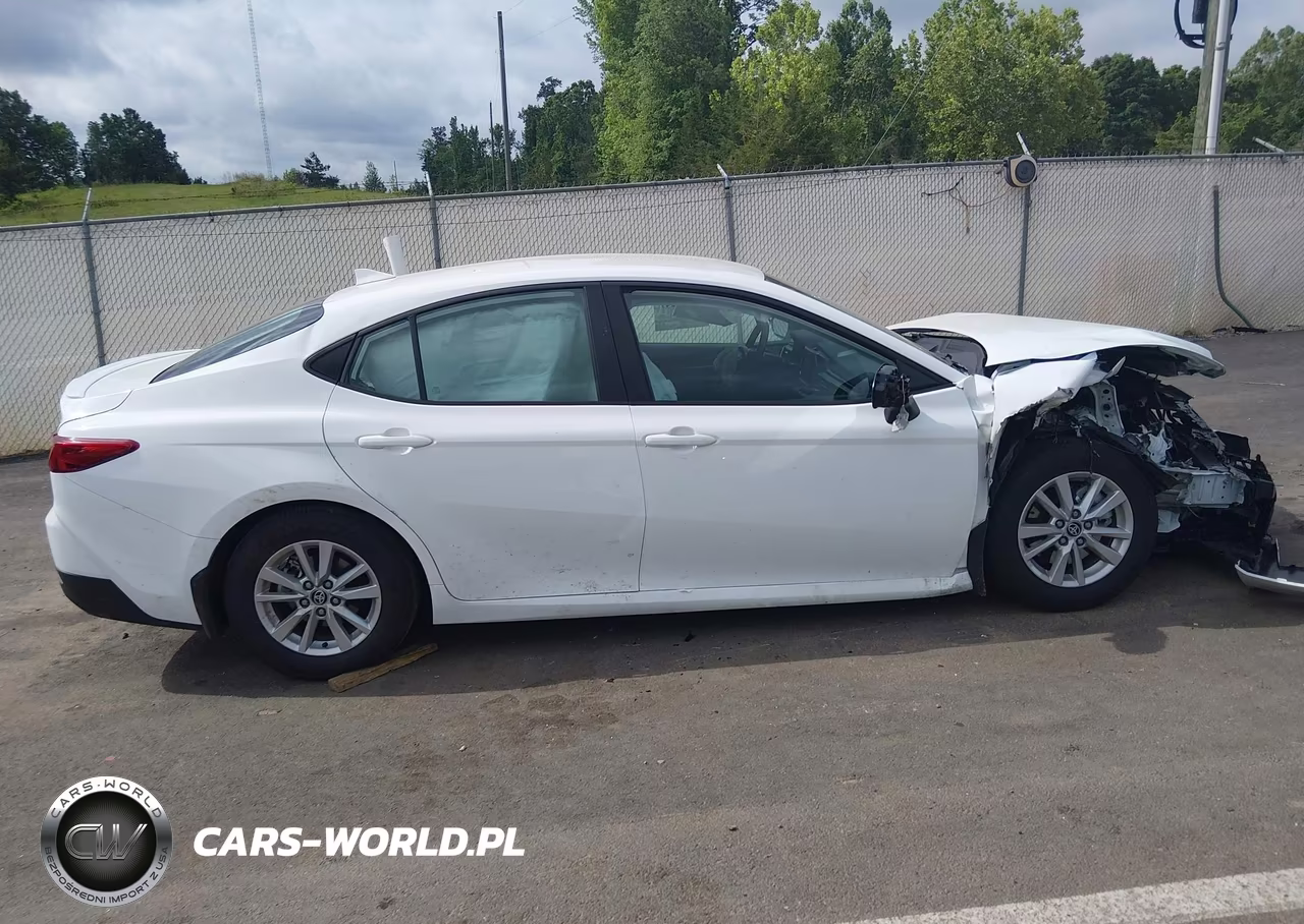 2026 Toyota Camry Le VIN:4T1DAACK9TU258012 - 14