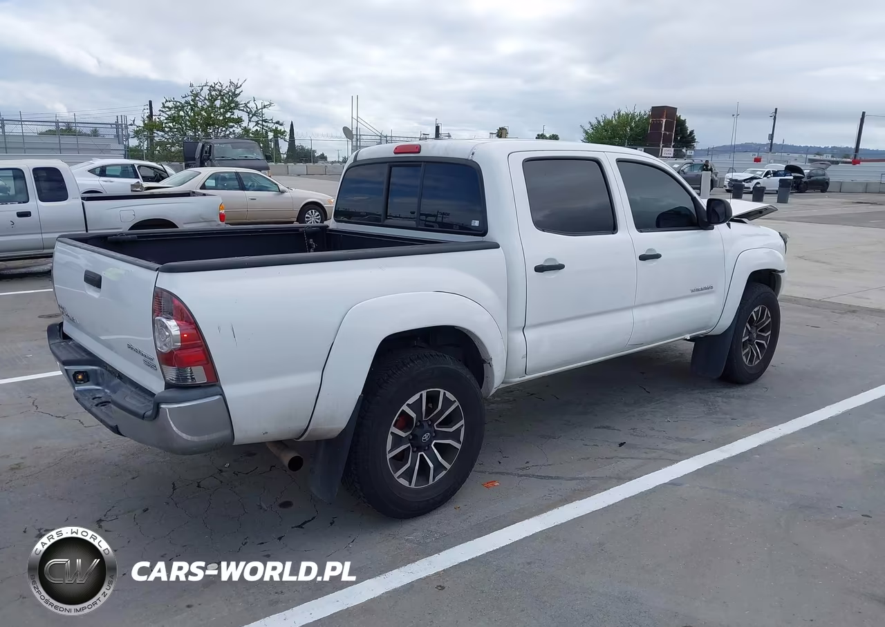 2013 Toyota Tacoma Prerunner VIN:5TFJX4GN5DX018676 - 4