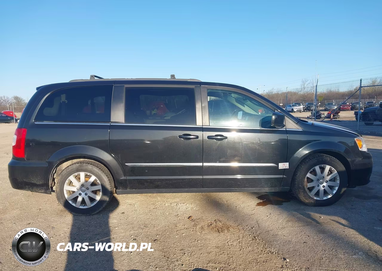 2015 Chrysler Town & Country Touring VIN:2C4RC1BG0FR694301 - 13