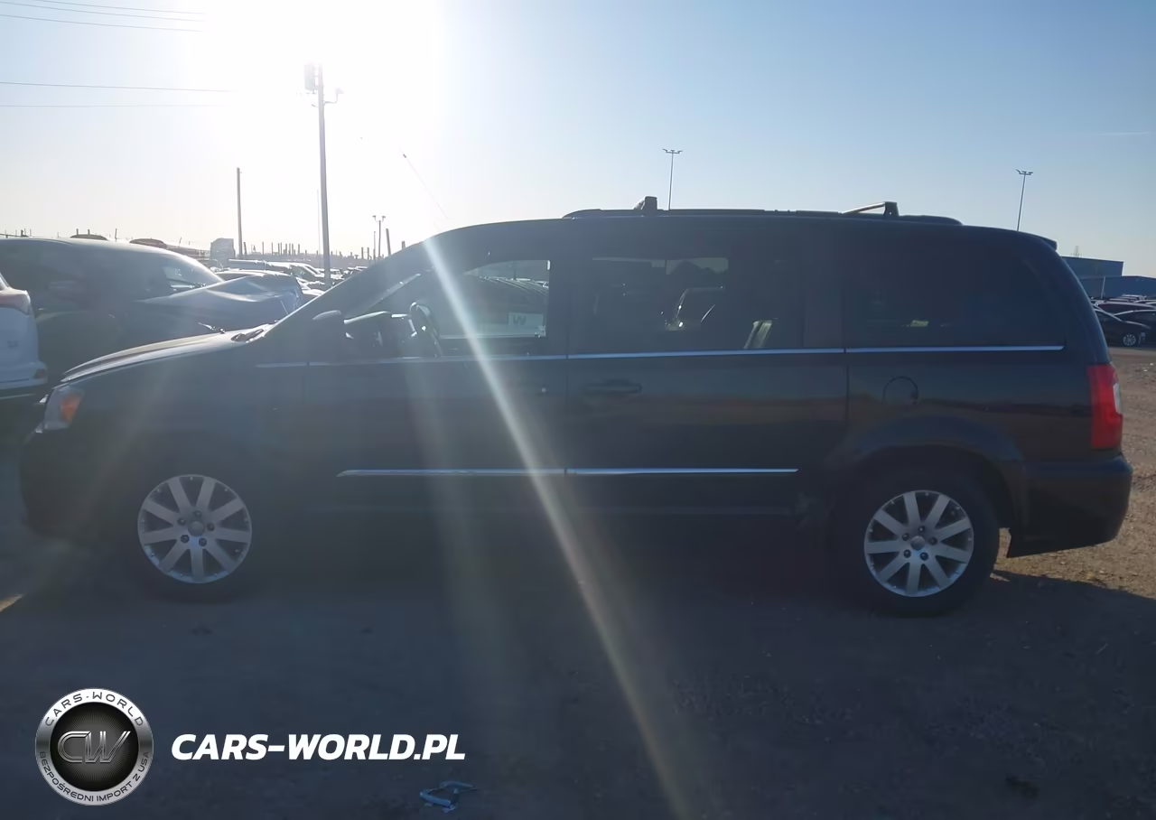 2015 Chrysler Town & Country Touring VIN:2C4RC1BG0FR694301 - 14