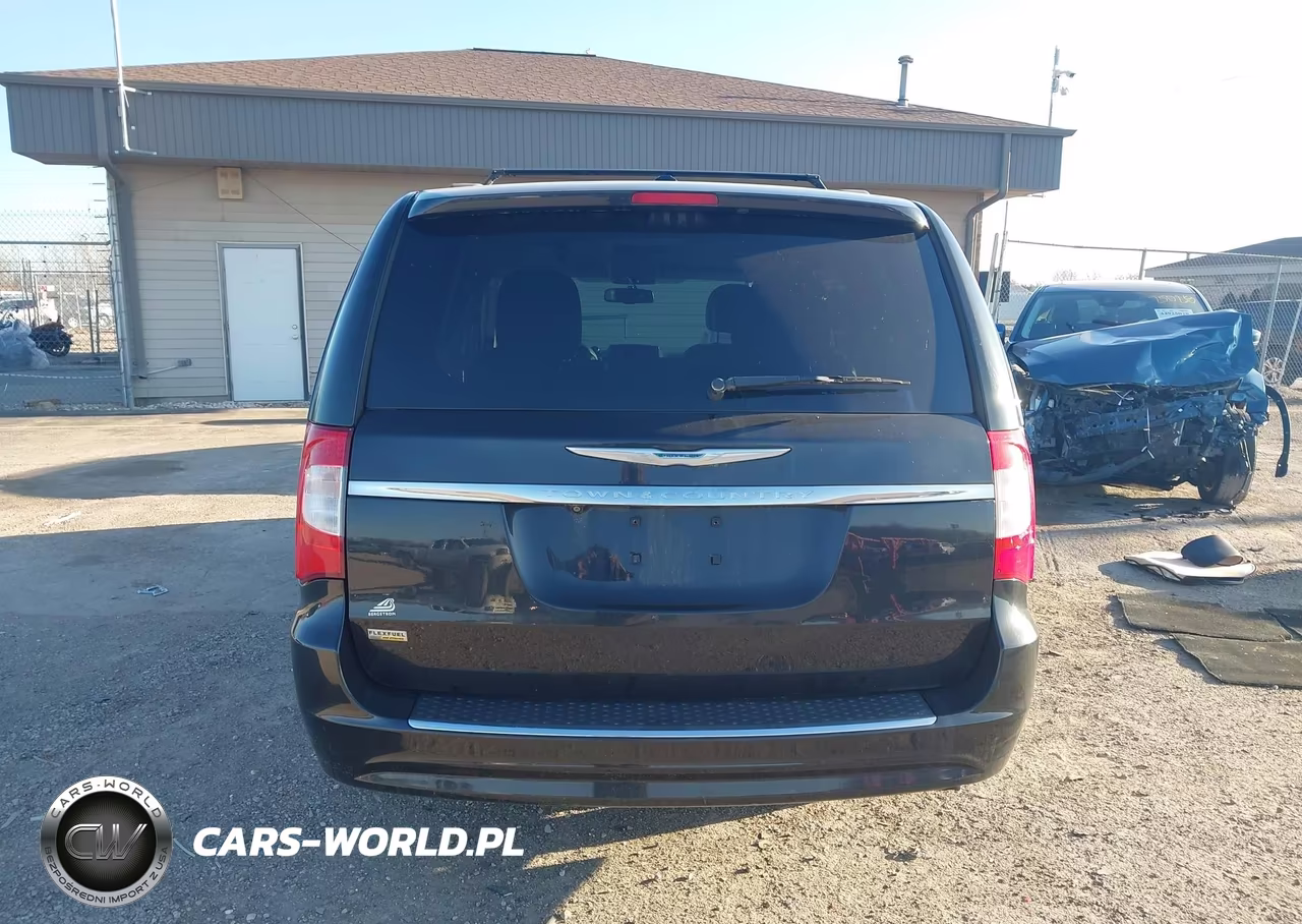 2015 Chrysler Town & Country Touring VIN:2C4RC1BG0FR694301 - 16