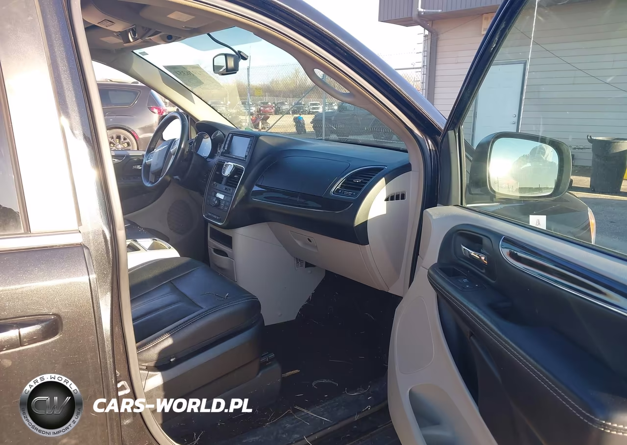 2015 Chrysler Town & Country Touring VIN:2C4RC1BG0FR694301 - 5