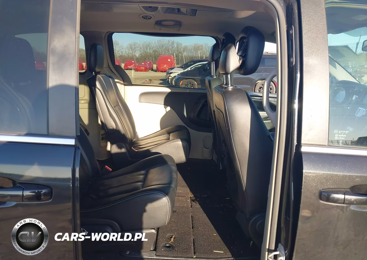 2015 Chrysler Town & Country Touring VIN:2C4RC1BG0FR694301 - 8