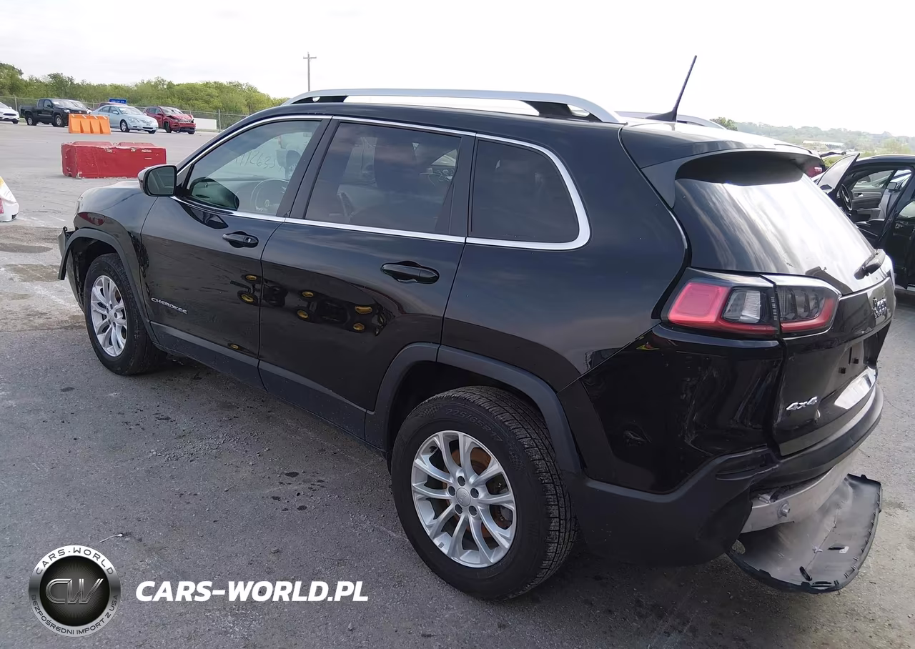 2019 Jeep Cherokee Latitude 4X4 VIN:1C4PJMCB5KD369013 - 3