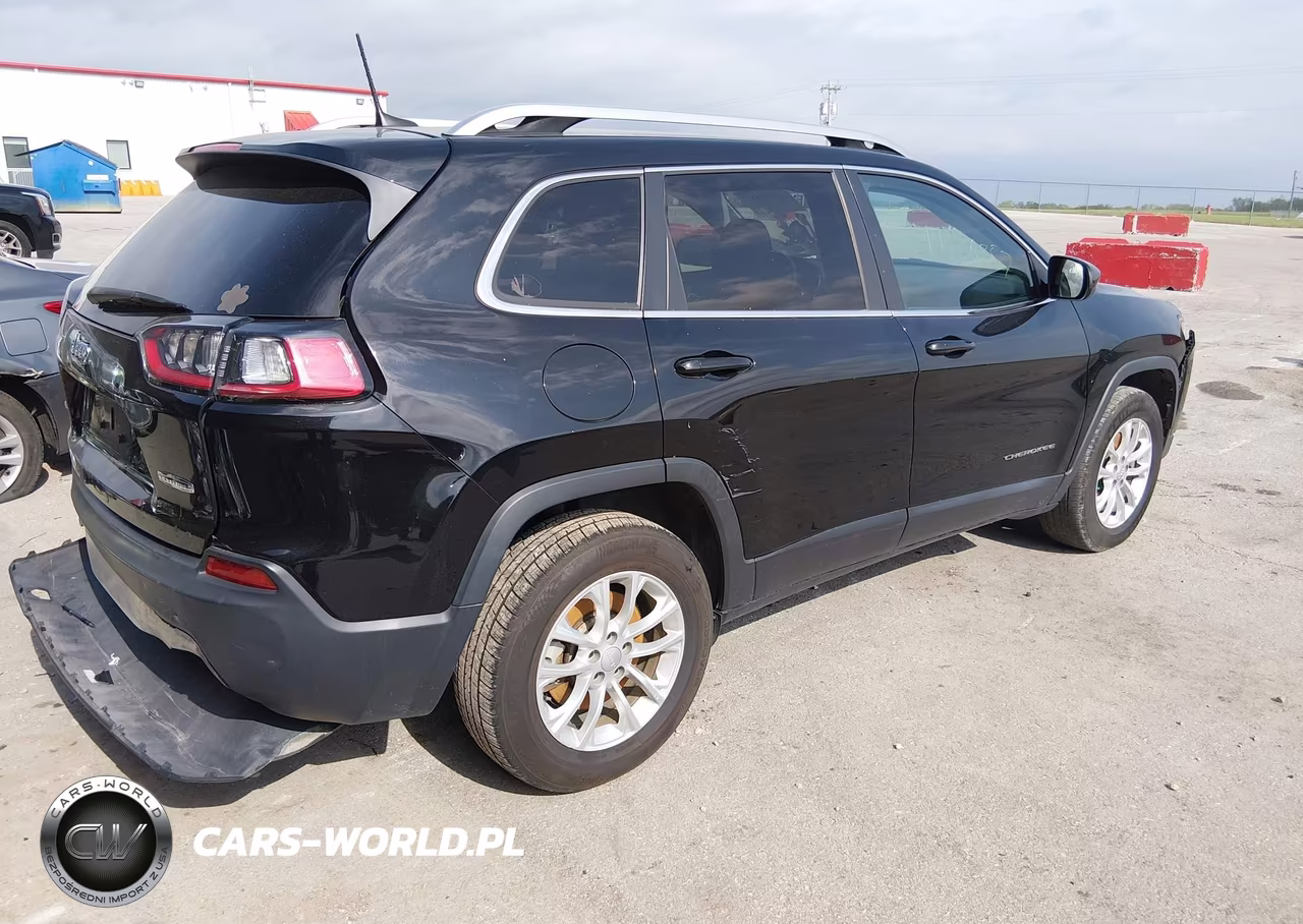 2019 Jeep Cherokee Latitude 4X4 VIN:1C4PJMCB5KD369013 - 4