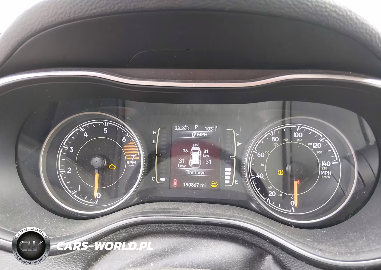 2019 Jeep Cherokee Latitude 4X4 VIN:1C4PJMCB5KD369013 - 7