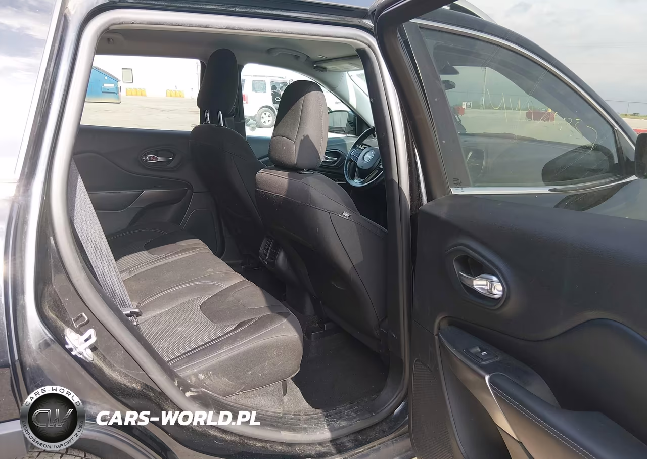 2019 Jeep Cherokee Latitude 4X4 VIN:1C4PJMCB5KD369013 - 8
